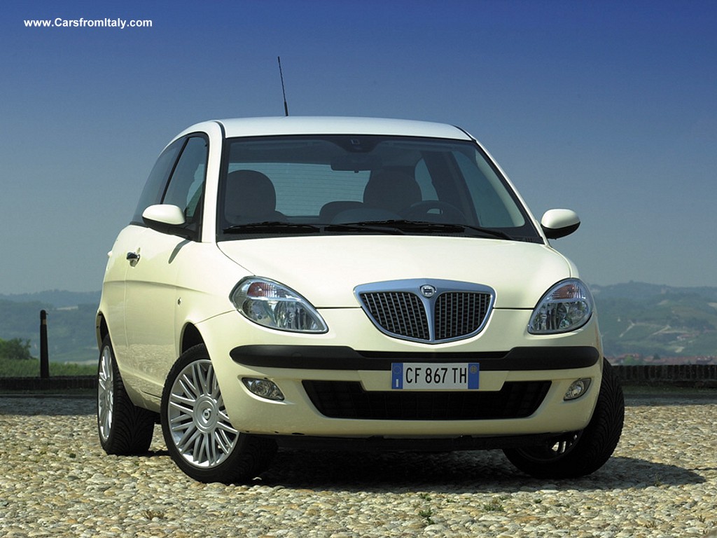 new Lancia Ypsilon - this may take a little while to download