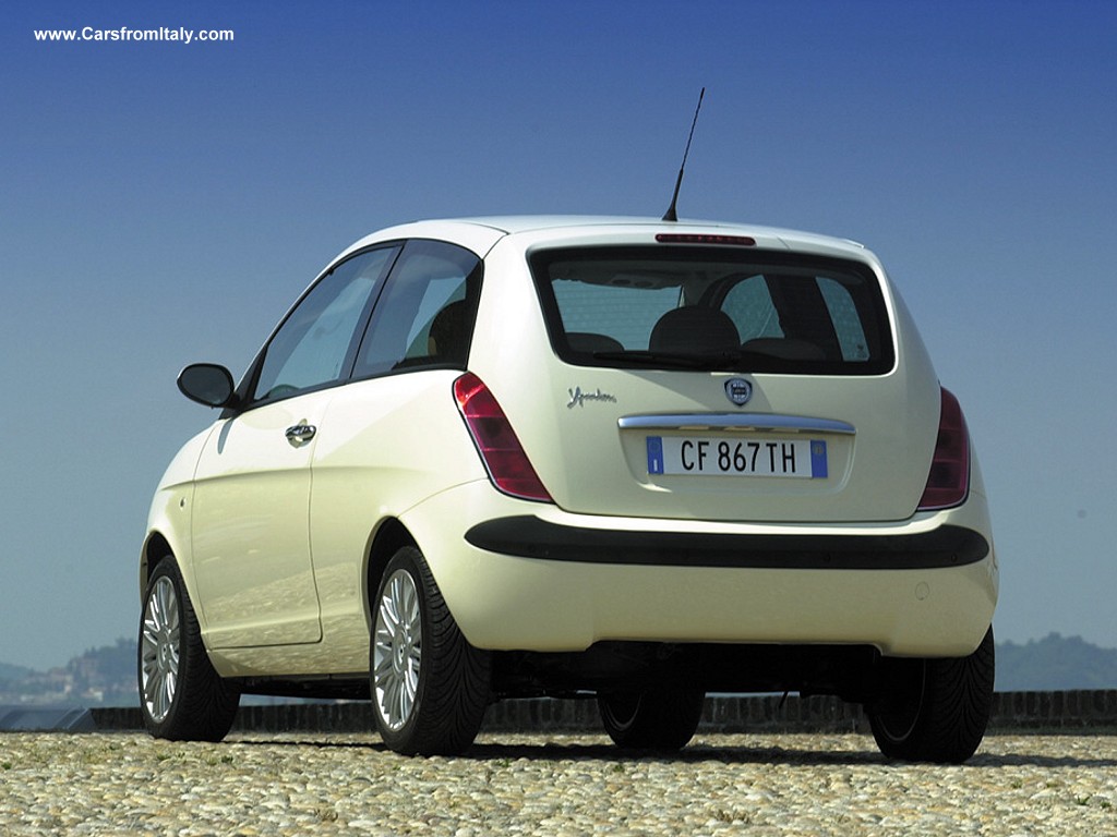 new Lancia Ypsilon - this may take a little while to download