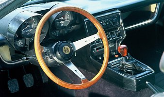 Alfa Romeo Montreal instruments