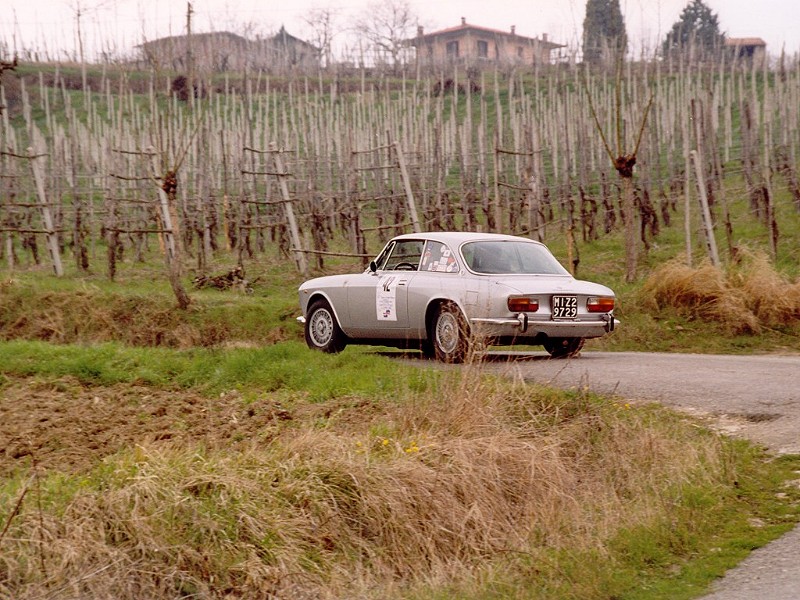 Alfa Romeo Giulia Coup - this may take a little while to download