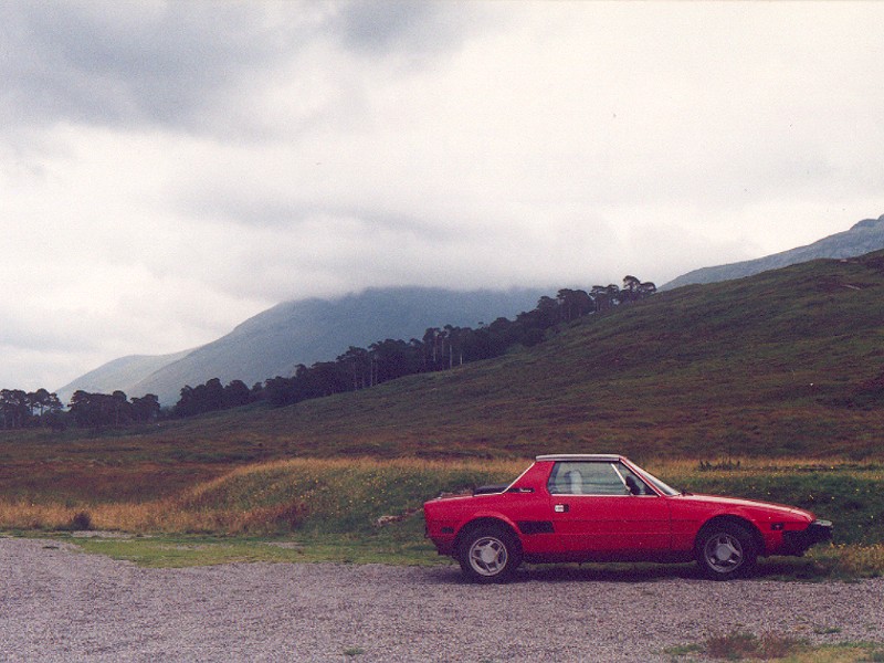 Fiat X1/9 - this make take a little while to download